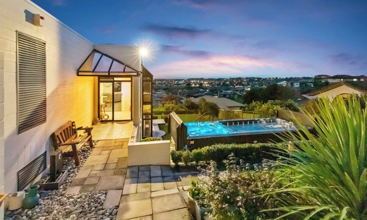 Te Awamutu House | Beauty with Panoramic Views of Mount Pirongia