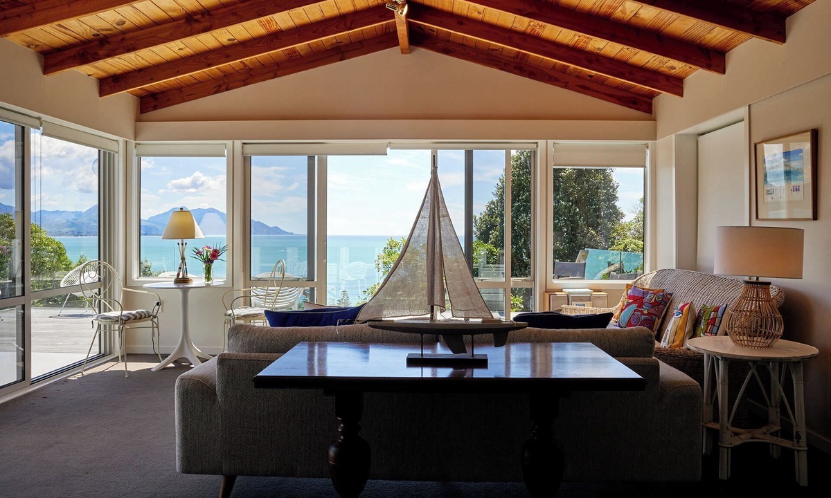 Kaikoura House | Ocean & Mountain Views | Spacious Home
