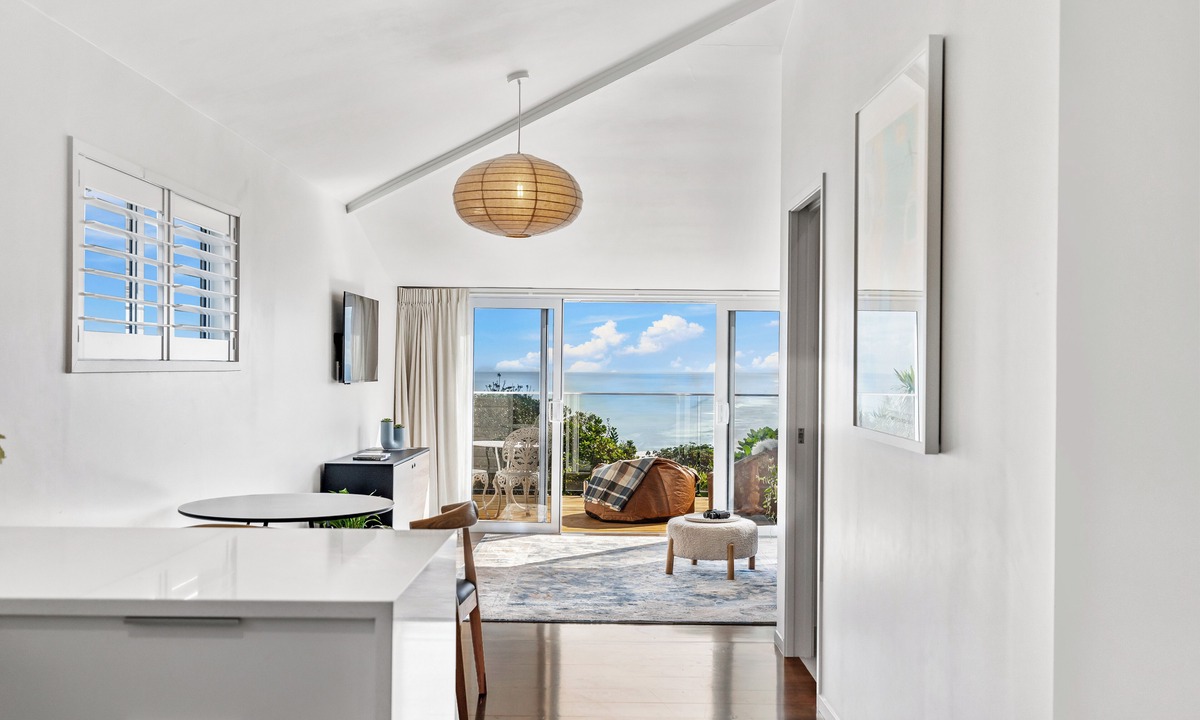 Muriwai Apartment | Waiata Manu Muriwai Birdsong Apartment Breathtaking Views!