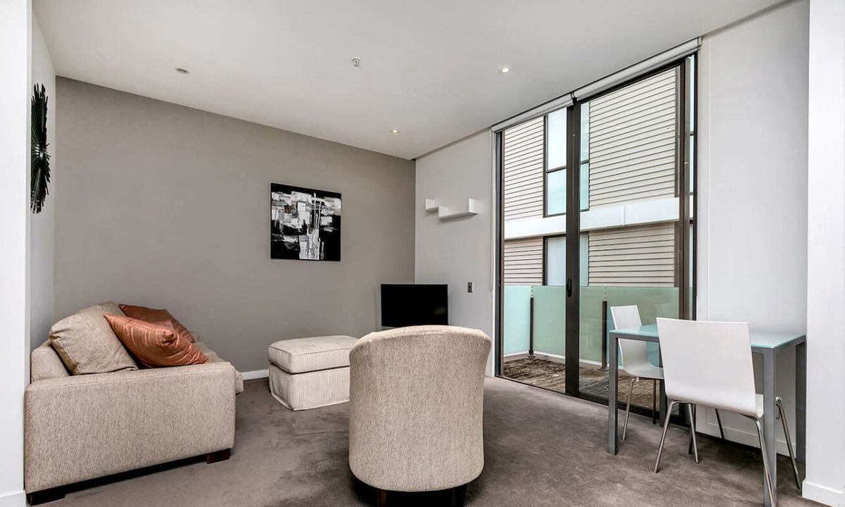 Auckland Central Business District Apartment | Lighter Quay - Pool & Gym Parking - Stair Access