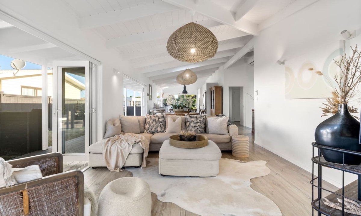 Omaha House | Omaha Beach House (pet friendly)