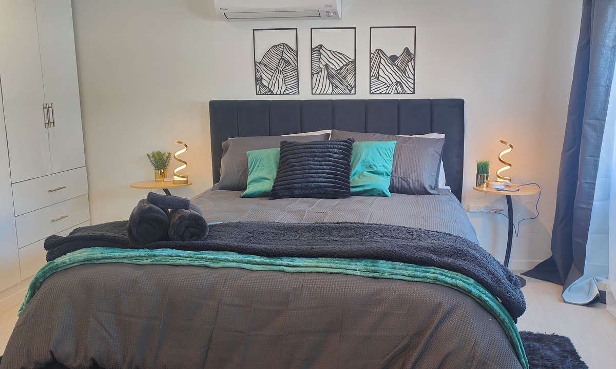 Hoon Hay Apartment | Beautiful Studio w/Parking | Near CBD & Port Hills