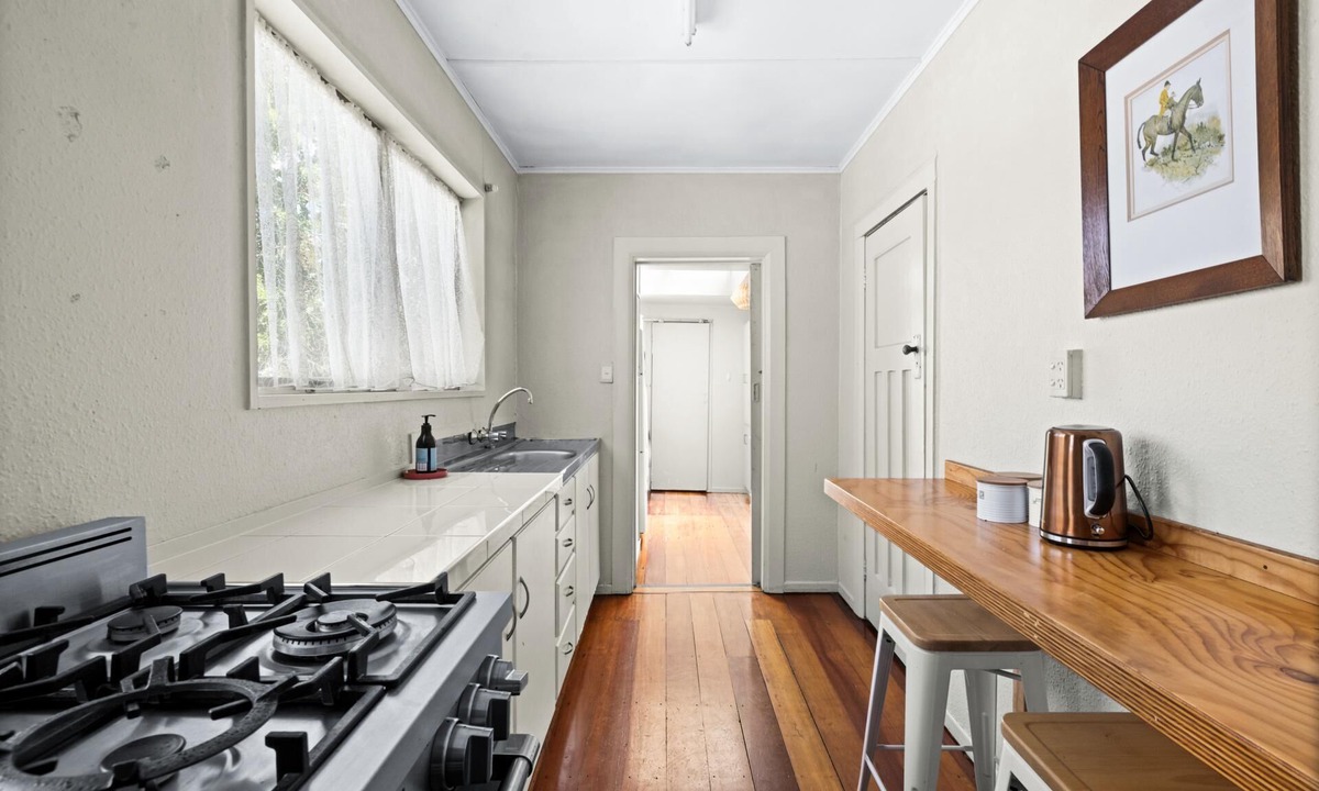 Napier Villa | Walk to shops, restaurants and marine parade, Mclean Park and bike paths.