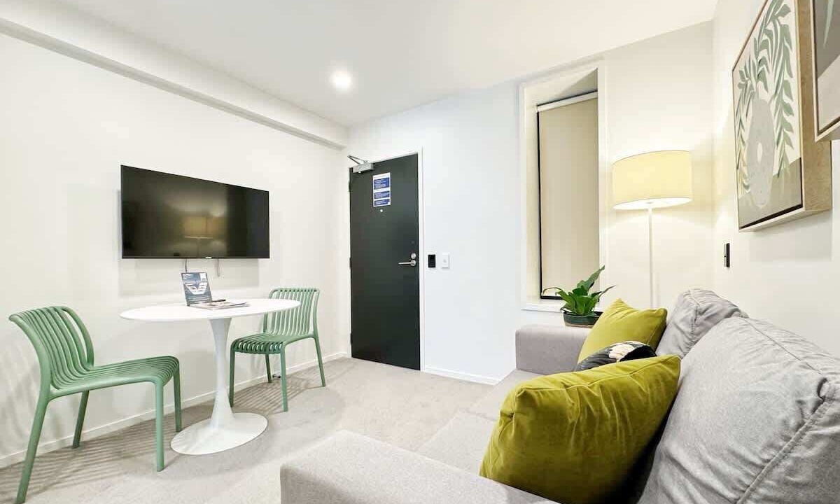 Auckland Central Business District Apartment | Lush City Escape - 1B Studio Near Skytower vs Pool