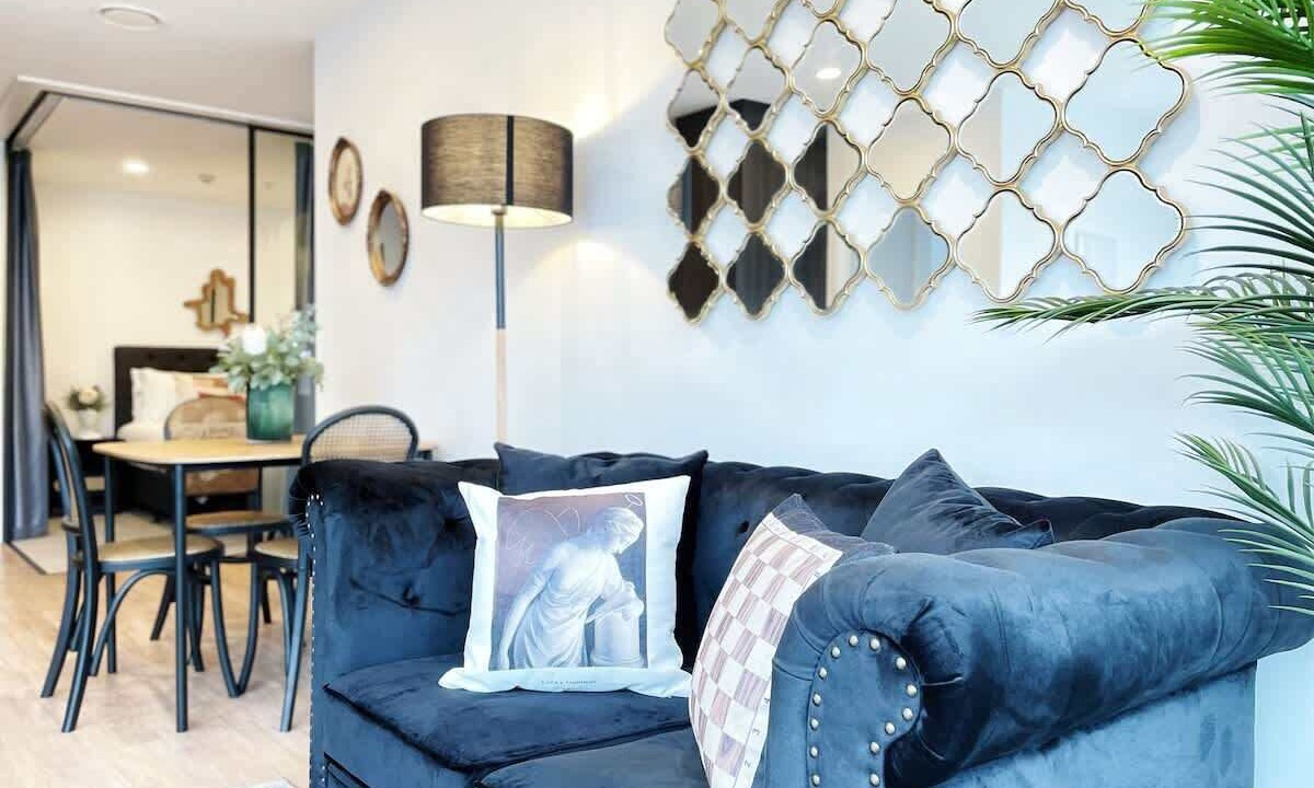 Newton Apartment | Luxury Parkside Living on Queen St vs AC Pool Gym