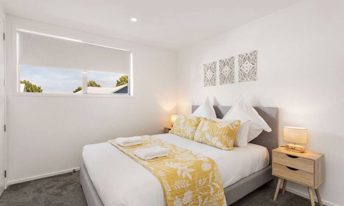 Riccarton Apartment | Location Plus Free Off St Park Handy Hospital