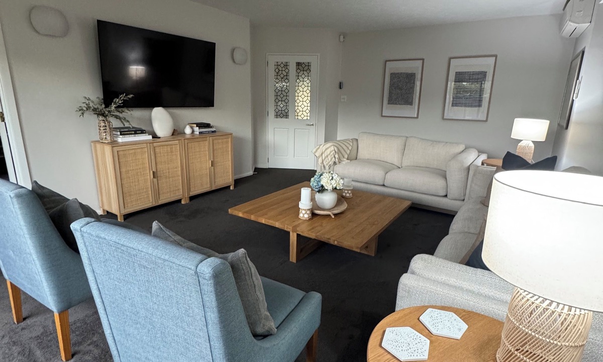 Harewood House | Large 5 Bedroom home 10mins to Christchurch airport. Wheelchair facilities