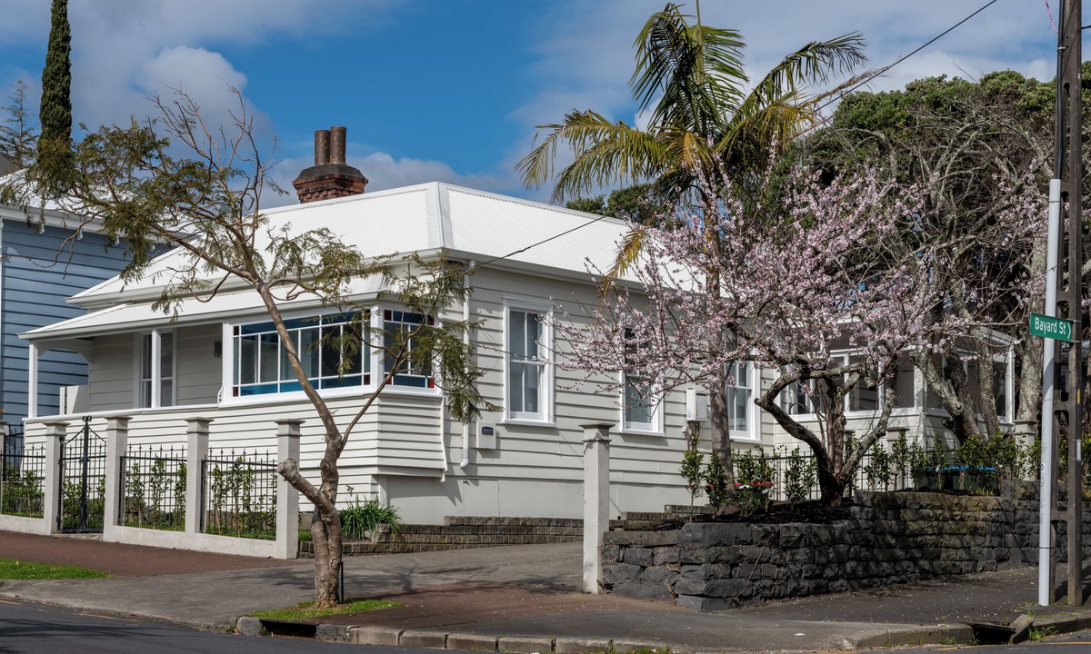 Ponsonby Villa | Surrounded by nature, The Urban Villa in Ponsonby offers an indoor/outdoor terrace.