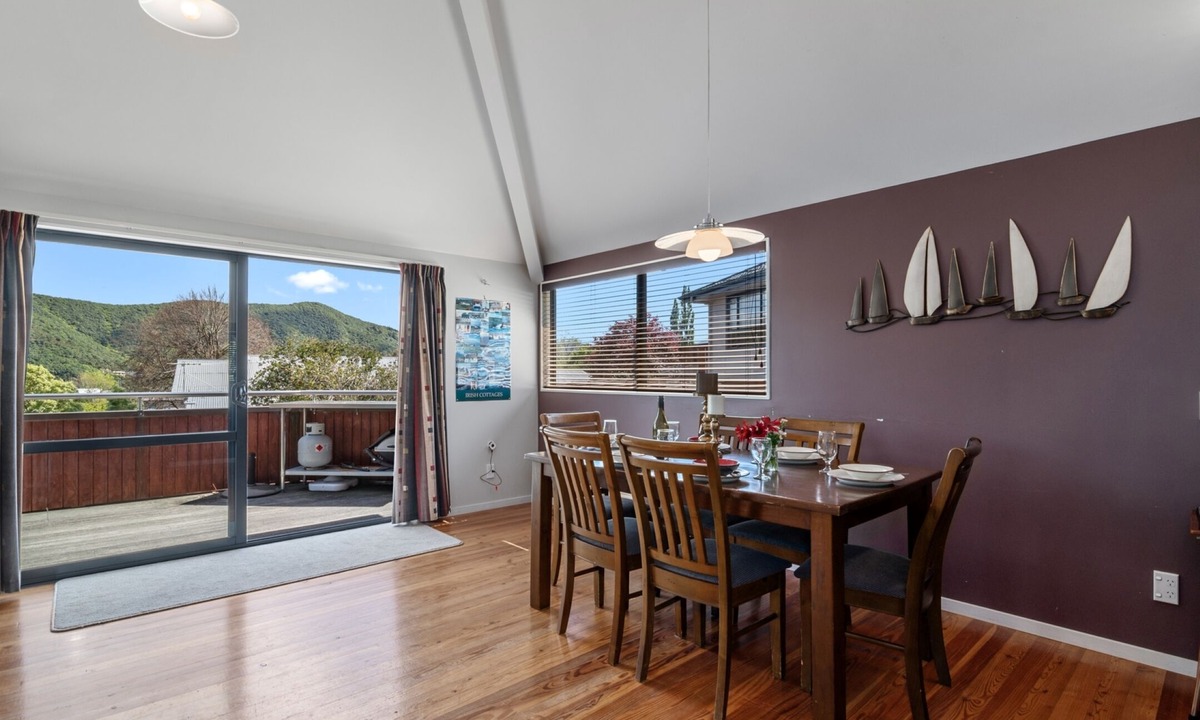 Waikawa Bay House | Waimarama Hideaway - Waikawa Holiday Home