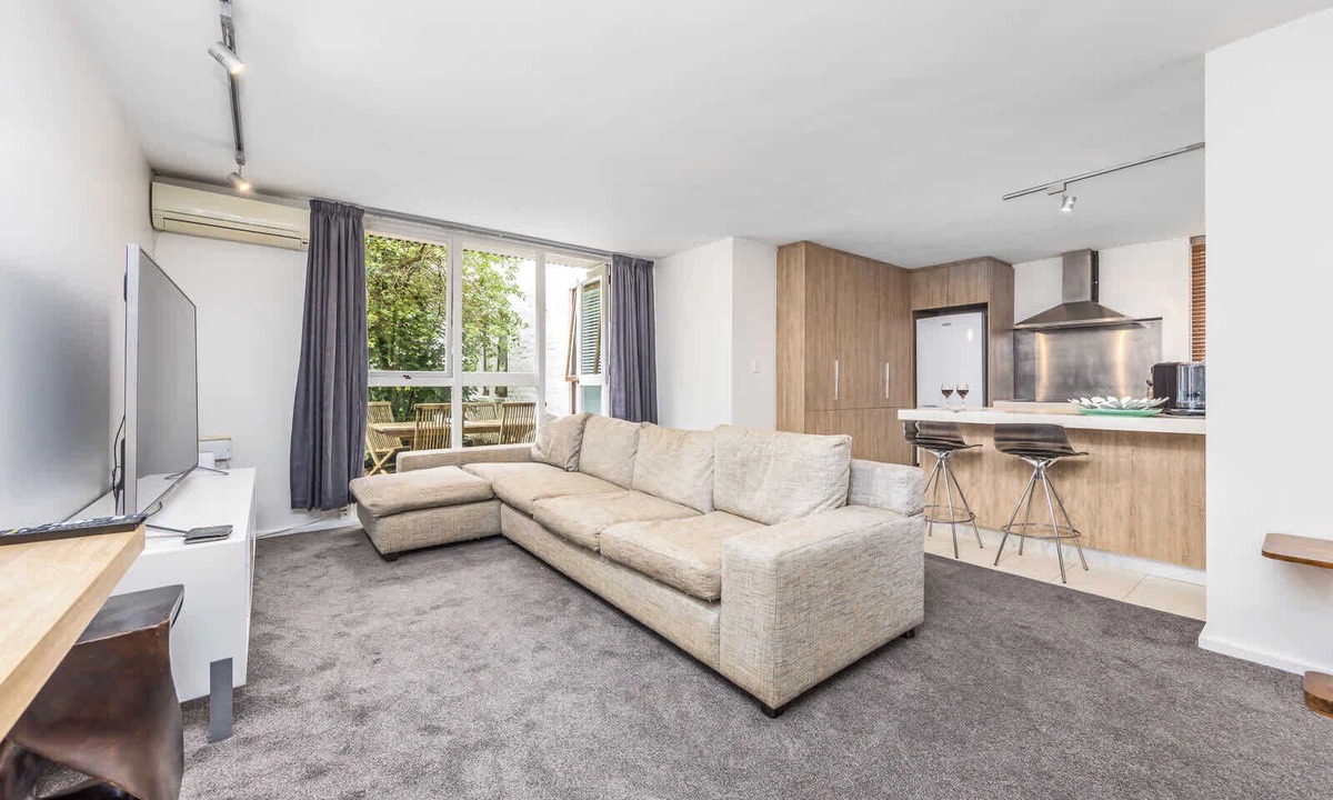 Mount Eden Apartment | 2 Bedrm Condo right on Mt Eden