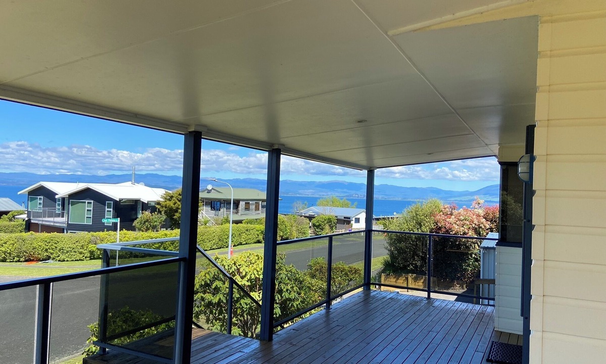 Whareroa Village House | Lake Taupo Holiday Home