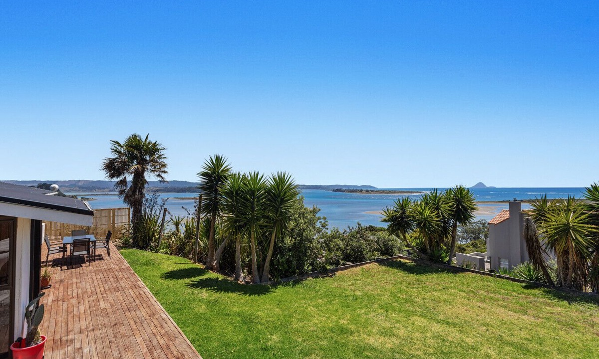 Waiotahi House | Spectacular Views from the Top.