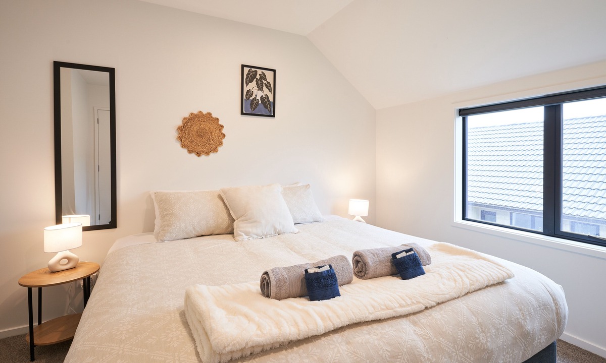 Saint Kilda Apartment | Newly built unit in St Kilda. Modern amenities