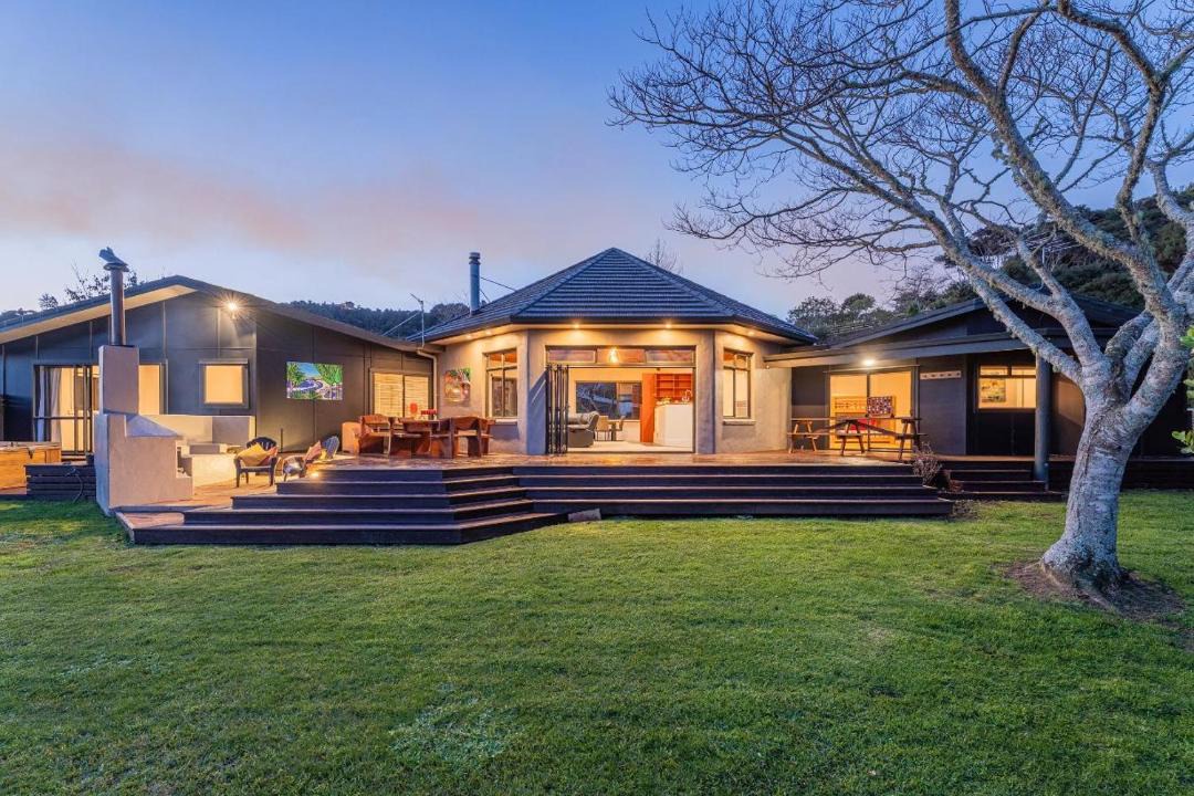 Whitianga House | La Casa Escondida - Hot Tub, Outdoor Fireplace, Sea Views