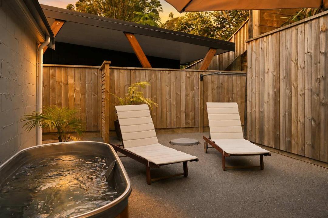 Okere Falls House | Kowhai Studio - Spa Bath Walk to Okere Falls