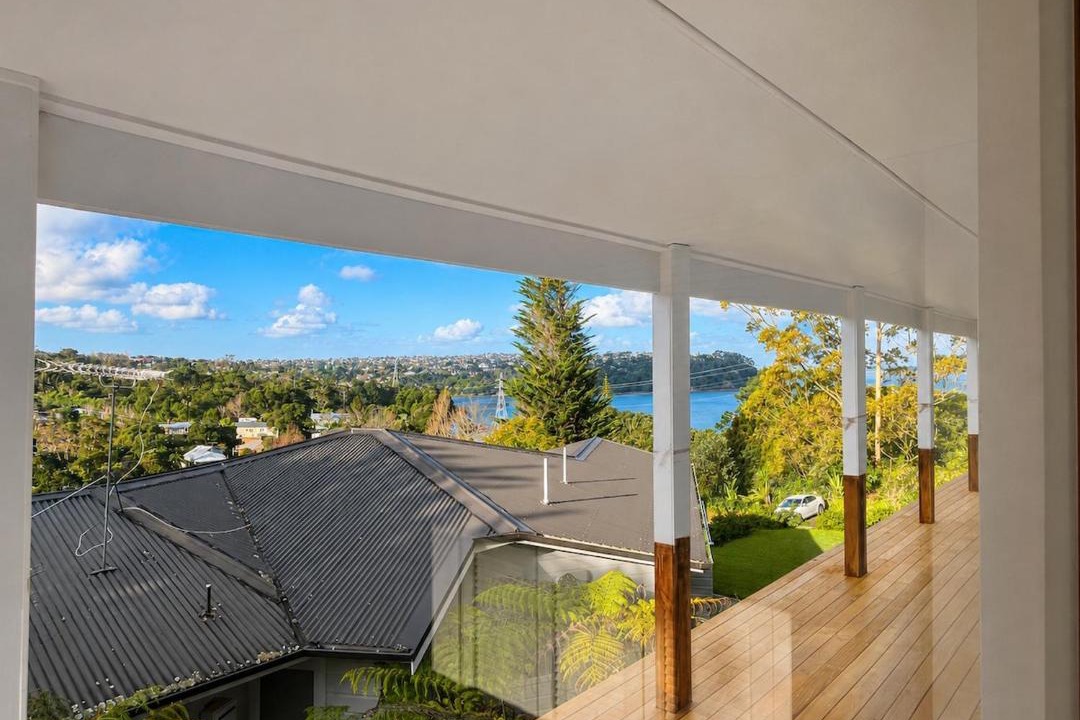 Auckland Villa | Secluded 5BR Retreat w Bay Views & 5-min to Beach