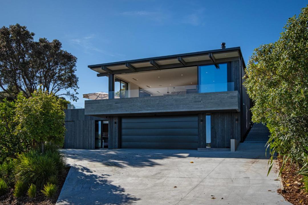Langs Beach House | Black House Red Roof - Langs Beach Holiday Home