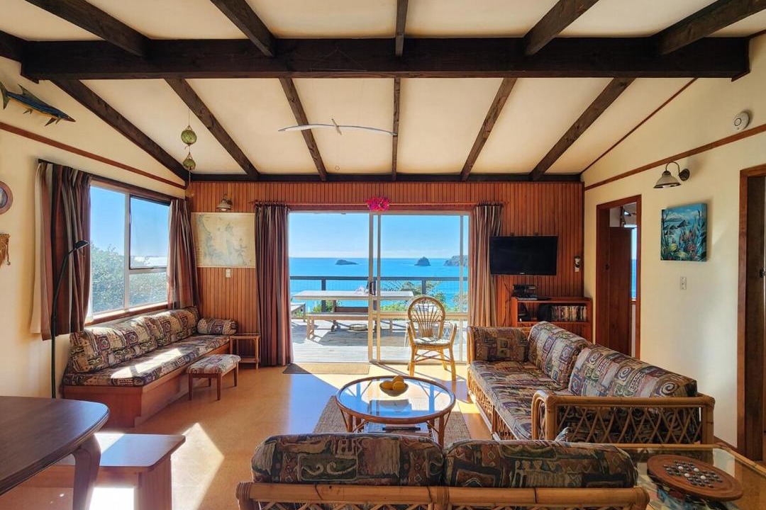 Hahei House | Classic Kiwi Oceanview Bach