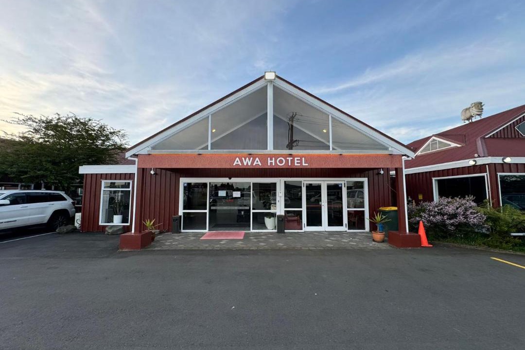 Kawaha Point Hotel | Quality Hotel Rooms with 1, 2, 3 or 4 Double Beds