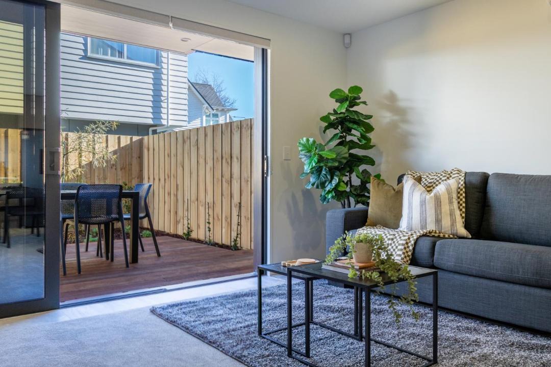 Linwood House | Urban Gated Townhouse - Patio & Parking with EV