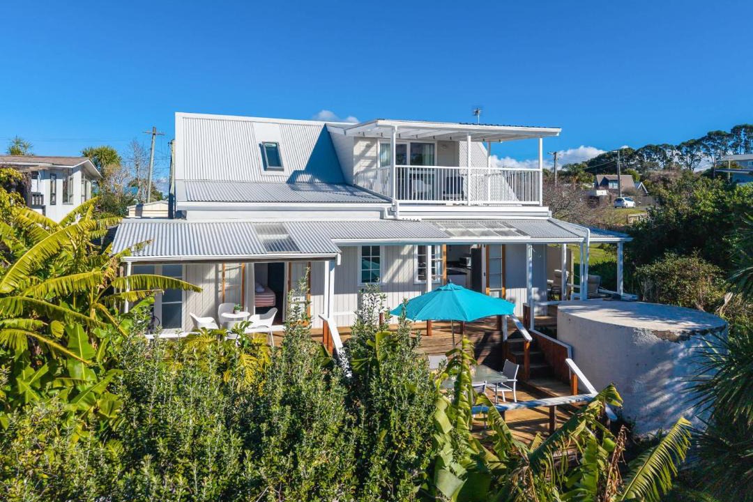 Surfdale House | Shelly Beach Cottage Sunny Coastal Stay