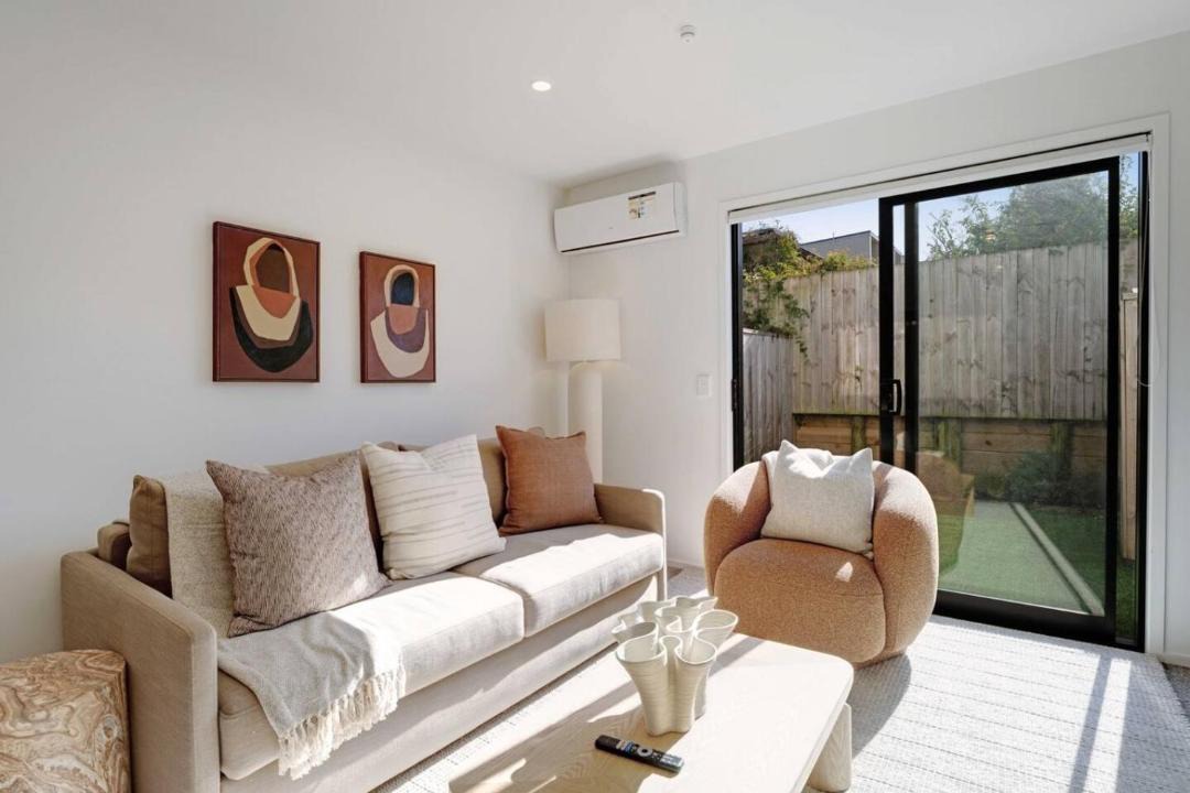 Te Atatu Peninsula House | Modern Te Atatu Sanctuary - Air-con and Sofa Bed