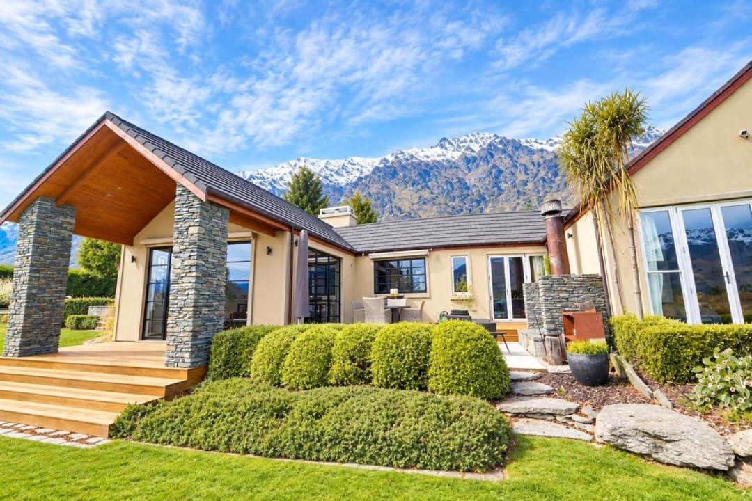 Kawarau Falls House | The Tussocks at Drift Bay