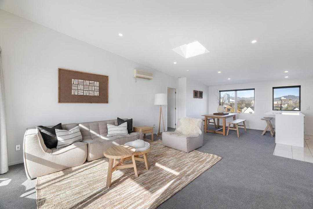 Christchurch City Centre Apartment | Top Floor Oasis with Pool Gym and Parking