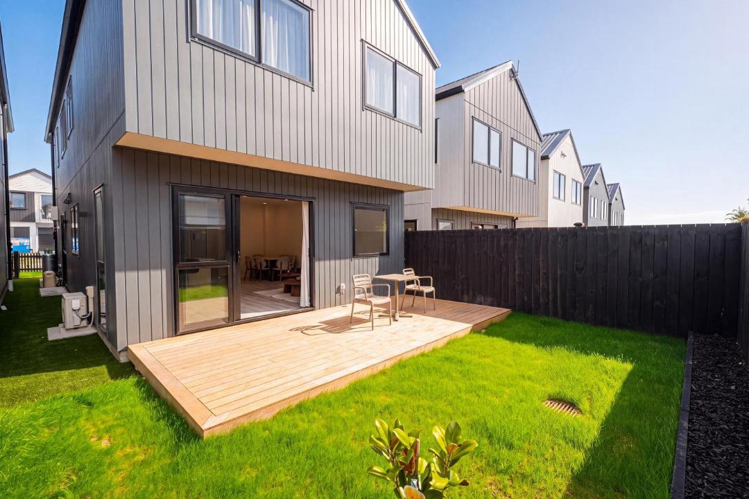 Hobsonville House | Modern Hobsonville 4 Bedroom Waterfront & Parking