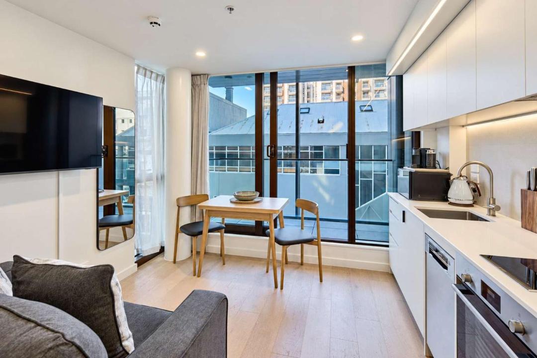 Te Aro Apartment | Wellington City Stay - 1BR with Pool & Gym