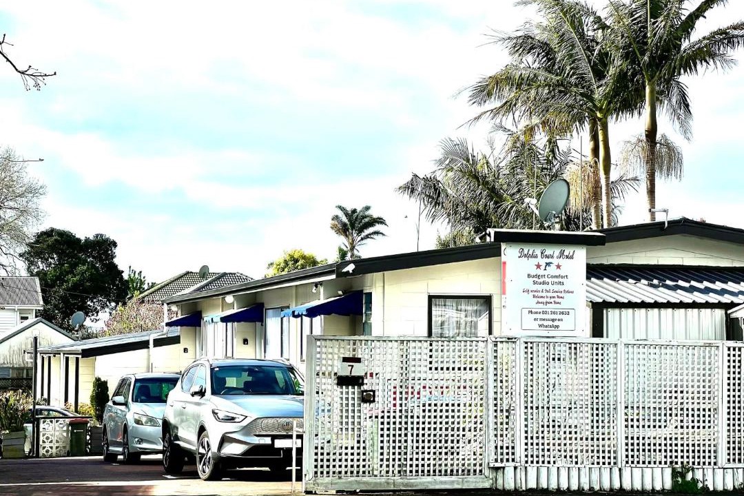 Epsom Hotel | Dolphin Court Motel