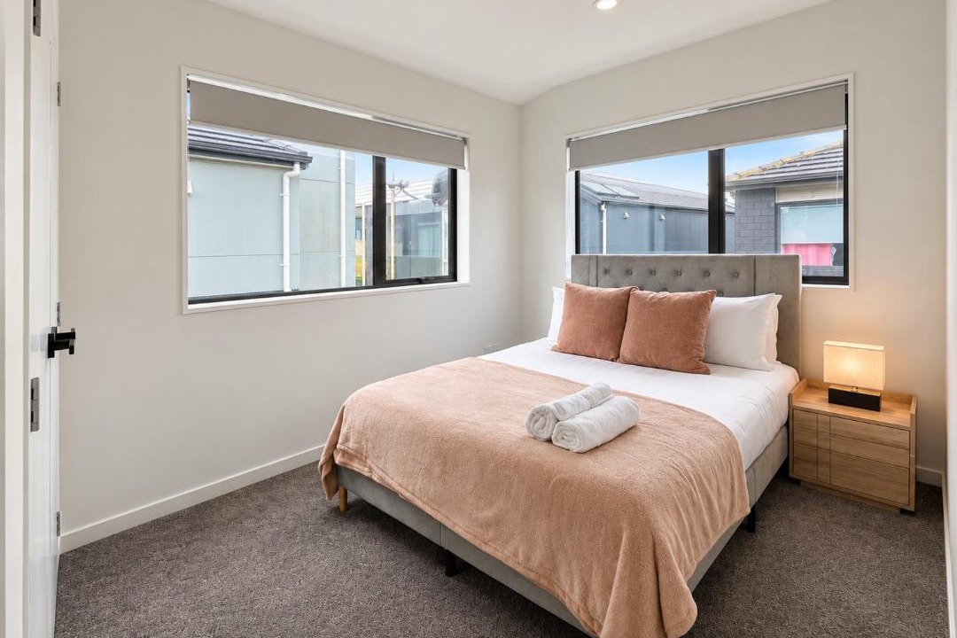 Auckland House | Brand New 3BR v Beach&Train Walk v Courtyard Garage