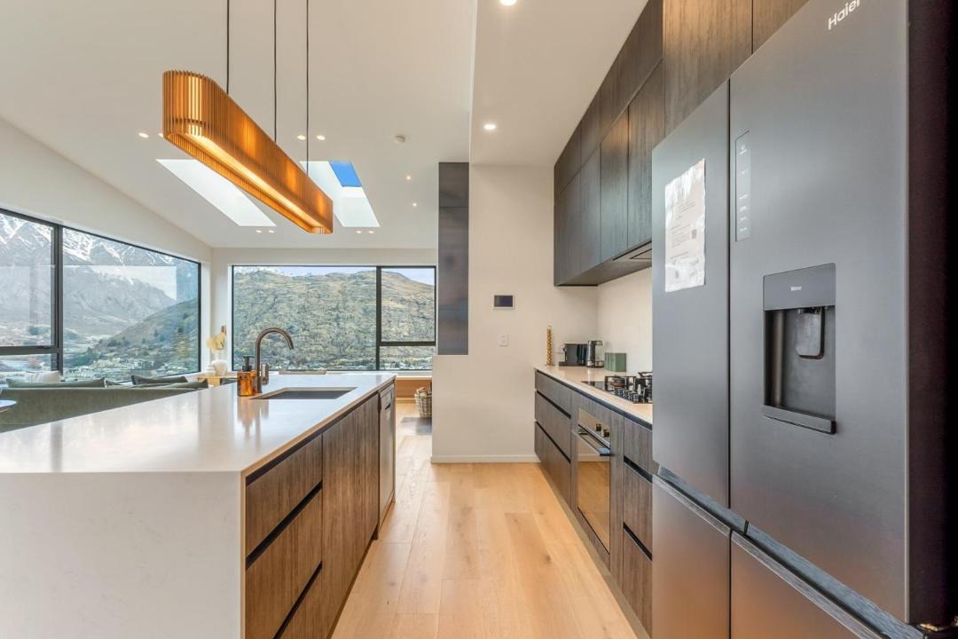 Frankton House | The Long View - Hot tub - Outdoor Fire - Elevated
