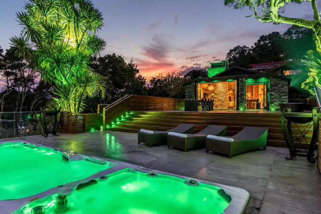 Titirangi House | Maison Blanc Lodge - Nature Haven 4-Bed Luxury