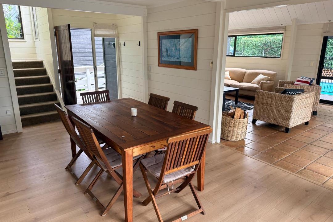 Leigh House | Clifftop Ocean Views with Pool - Leigh