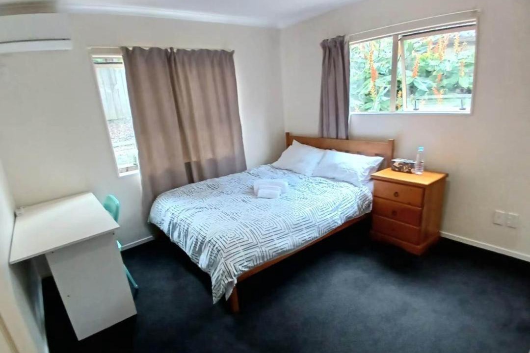 Sandringham House | Comfortable Private Room near St Lukes
