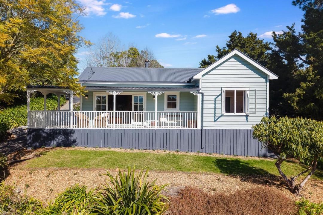 Bombay Villa | Saddlers Cottage by Homello