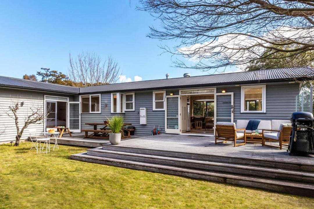 Two Mile Bay House | Loulou Lodge