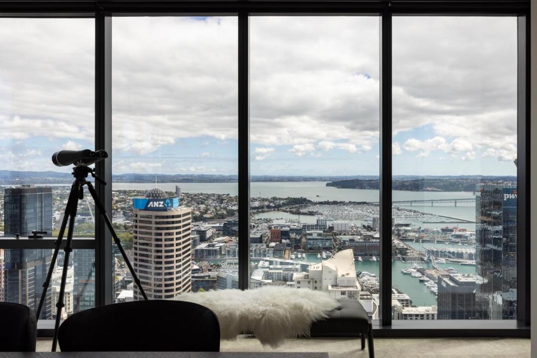 Auckland Central Business District Apartment | Penthouse Pacifica I Panoramic Views, Lap Pool, and Spa