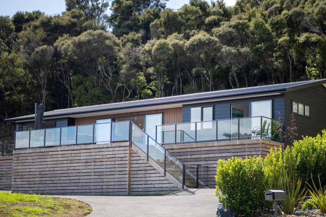 Russell House | Russell Accommodation - The Oystercatcher