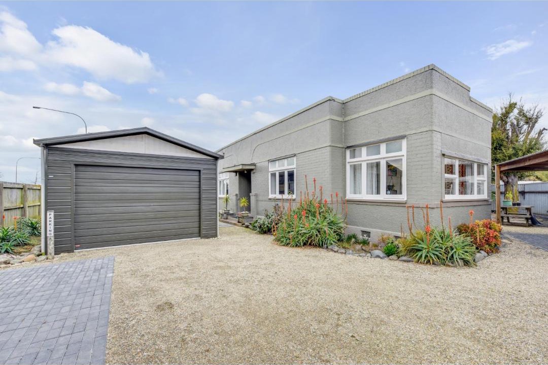 Blenheim House | Ezy Walk - Blenheim Holiday Home