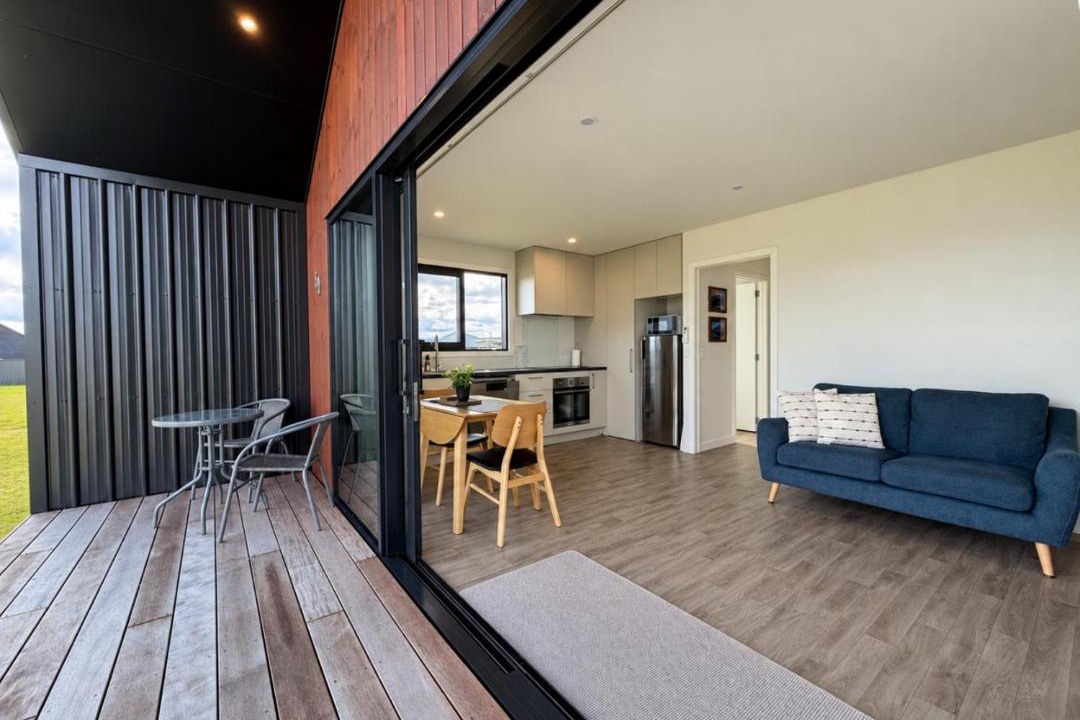 Te Anau House | Glaisnock Cottage Lake and Mountain Views