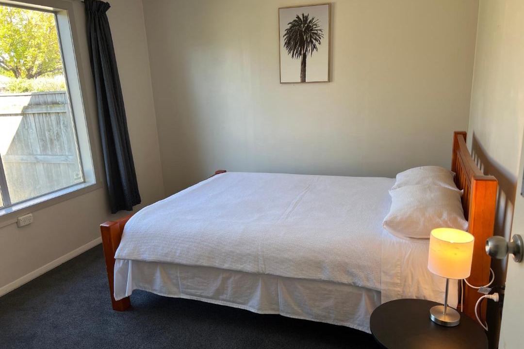 Palmerston North Apartment | Central Spacious House With Backyard And Patio