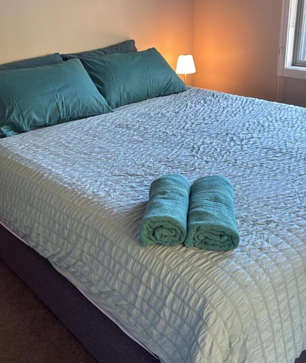 Massey House | Cozy home near Westgate shopping centre and Royal reserve