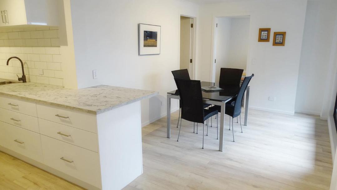 Beach Haven Apartment | Beach and View 2Bdrm apt 75mtrs to beach with sunsets to die for
