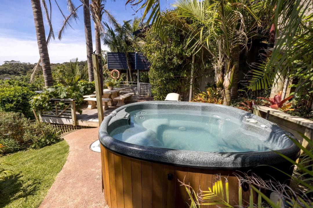 Surfdale House | Palms on Kennedy Point
