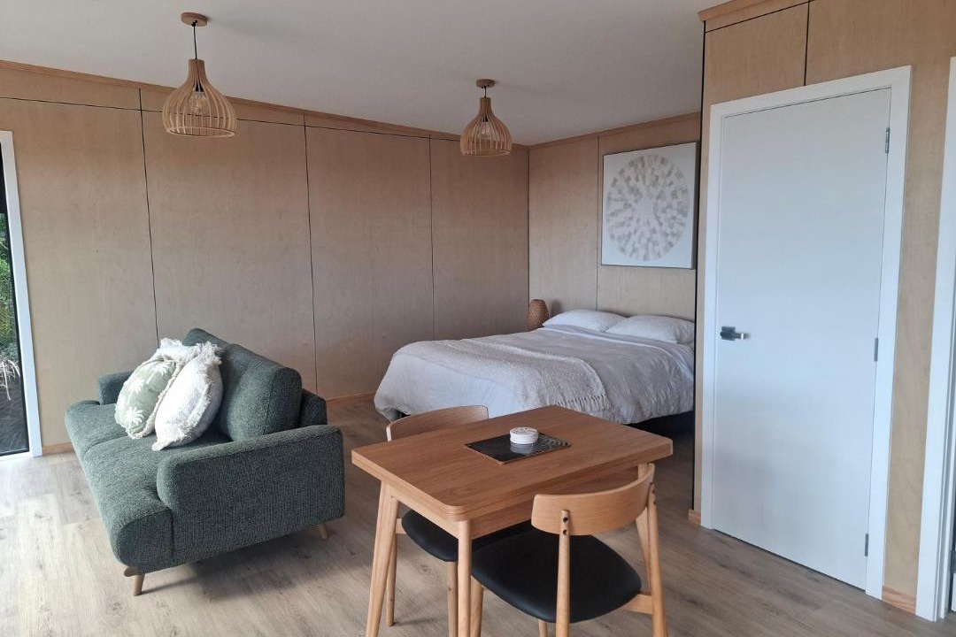 Tata Beach Ski Chalet | Totaranui Accommodation Chalet One
