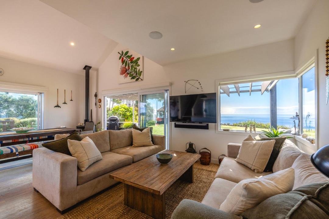 Onetangi House | The Point Onetangi - Heated pool, hot tub & ocean views