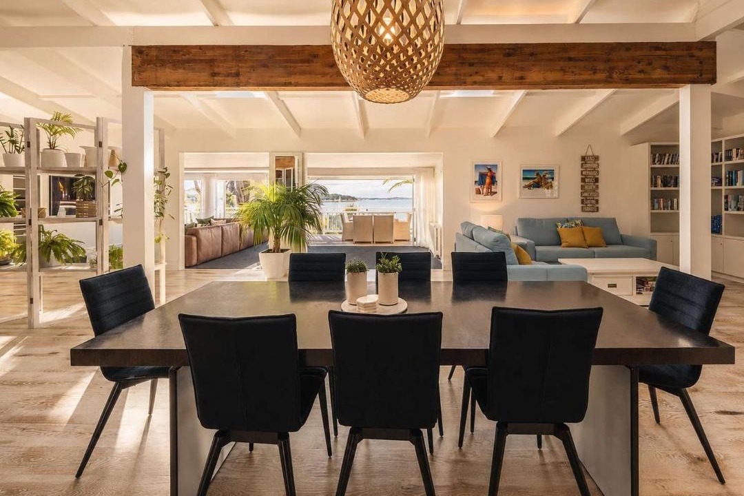 Surfdale Apartment | Lannan Beach House - Waterfront & Spa
