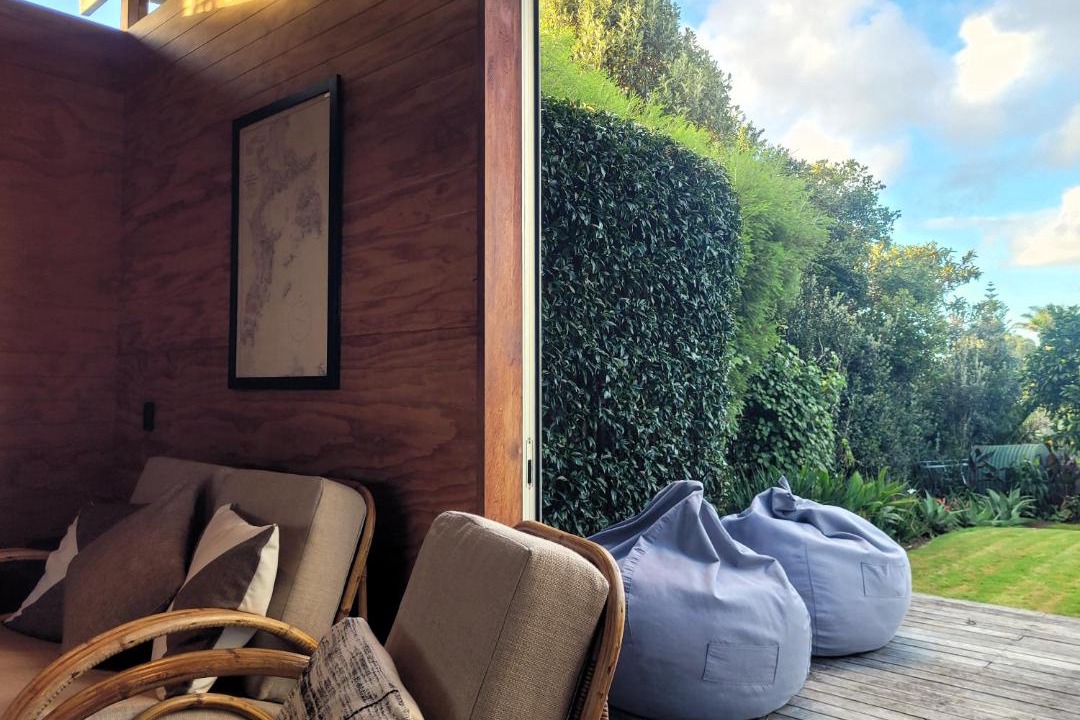 Tryphena House | The Natural Home - Prime Position Medlands Beach